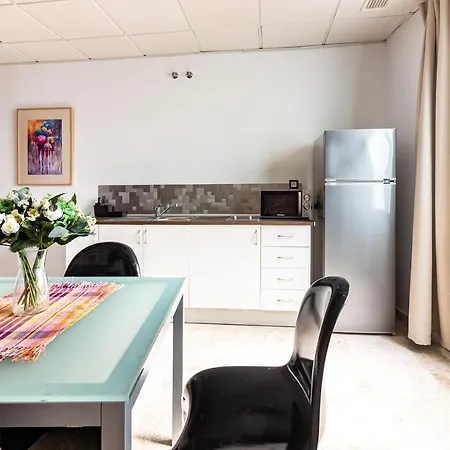 Saenz Gallery By Bossh! Apartment *
